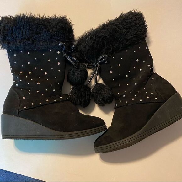Piper black tall Rachelle Girls Wedge Boots faux suede fur  rhinestone pop pom 2 - Picture 2 of 9